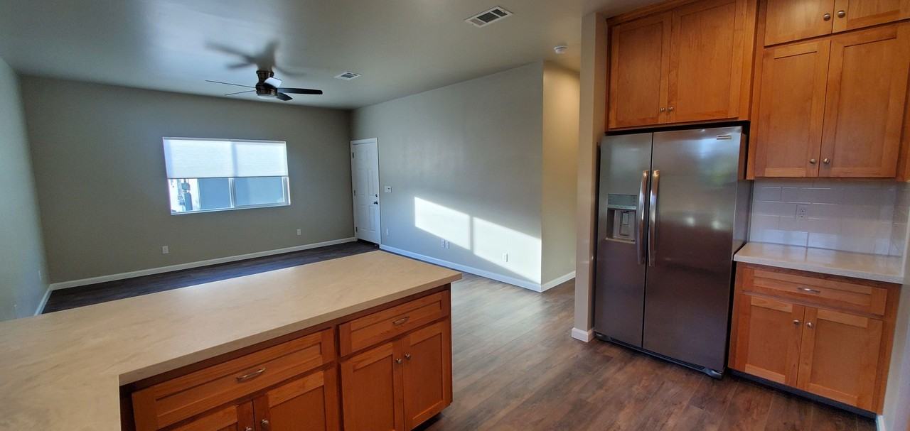 432 Grand Ave - Photo 5 of 15