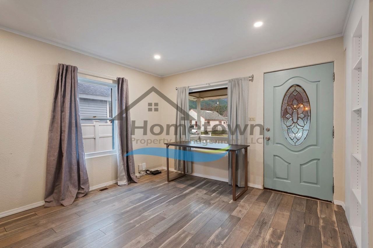 220 W Mission Ave - Photo 6 of 29