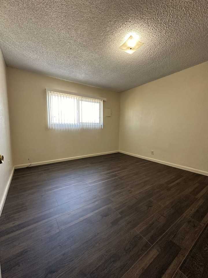 2418 Atlantic Ave - Photo 6 of 14