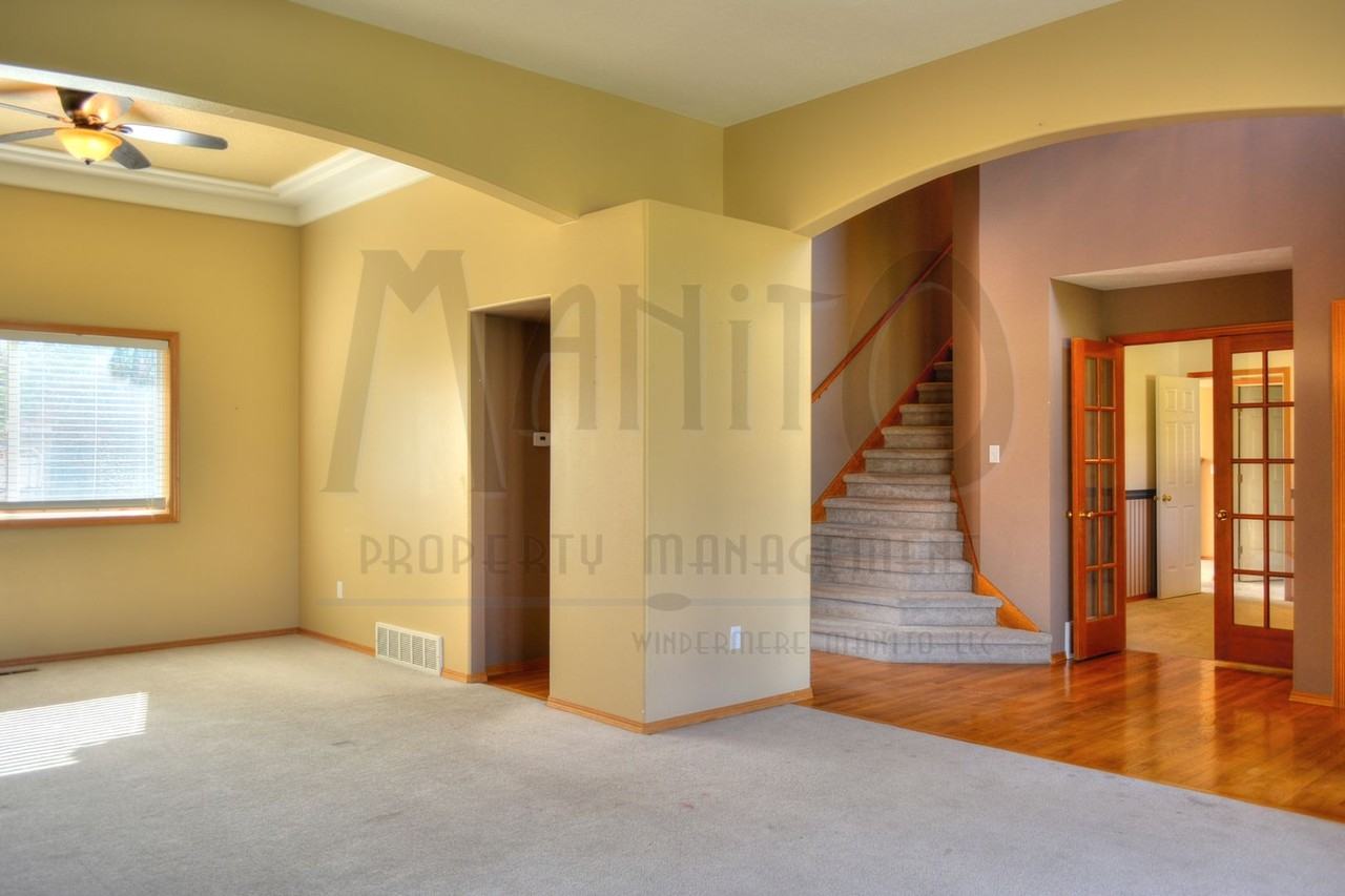 822 N Swing St - Photo 4 of 25