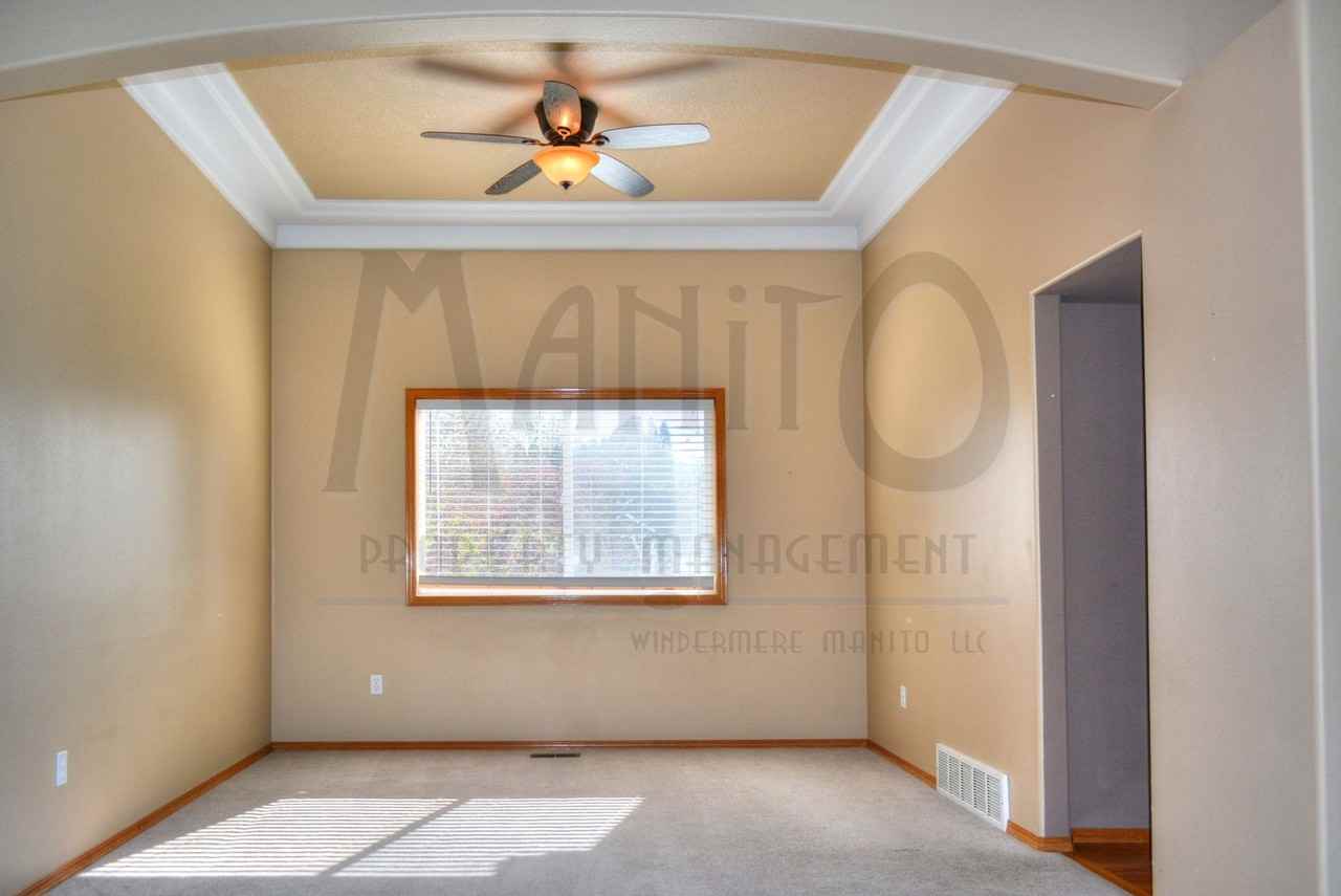 822 N Swing St - Photo 5 of 25