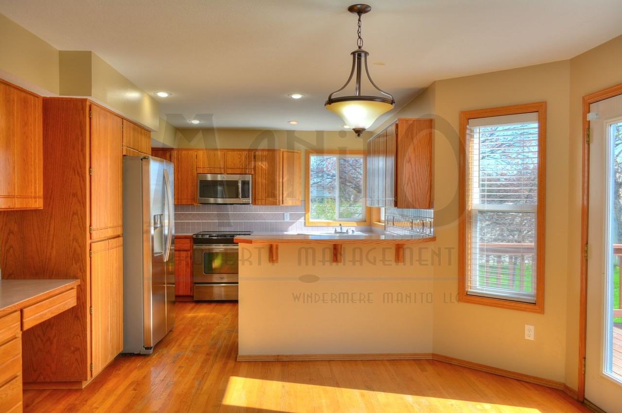 822 N Swing St - Photo 6 of 25