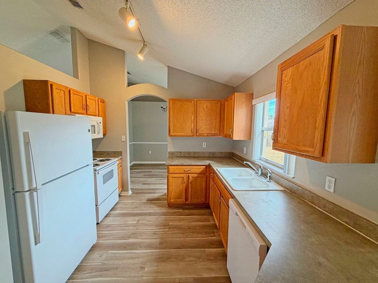 132 Fenimore Ln - Photo 5 of 18