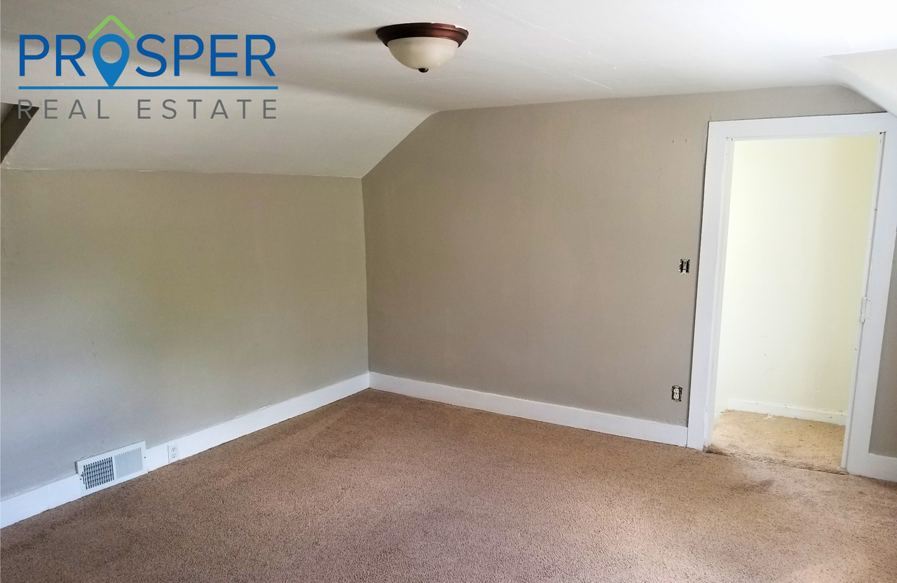 616 Elm St - Photo 3 of 4