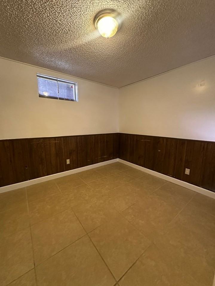 7128 Huron St - Photo 4 of 11