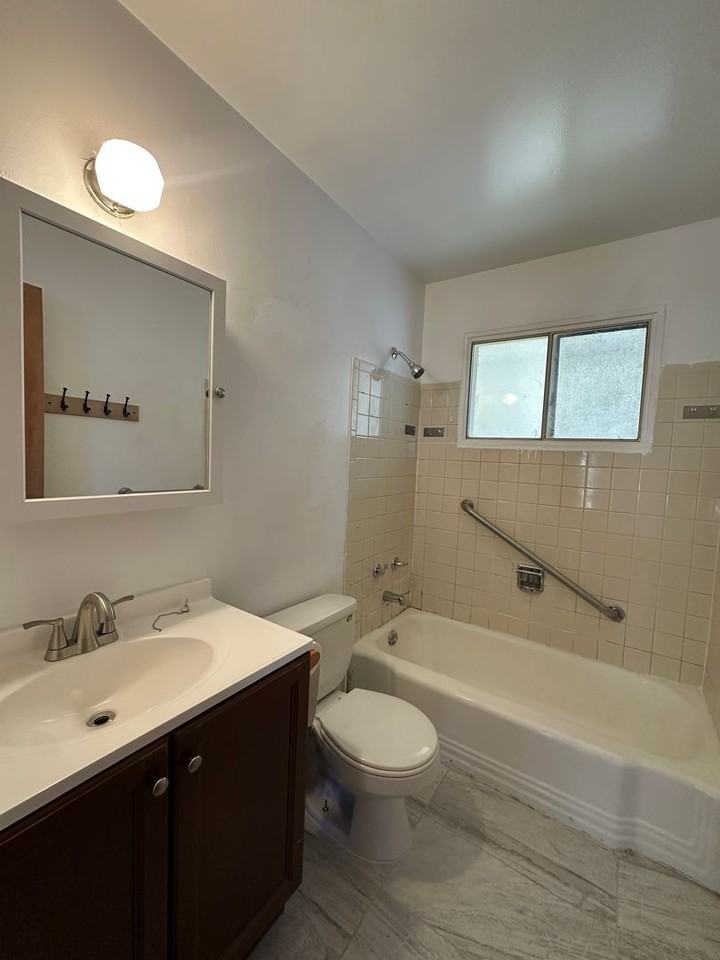 7128 Huron St - Photo 7 of 11