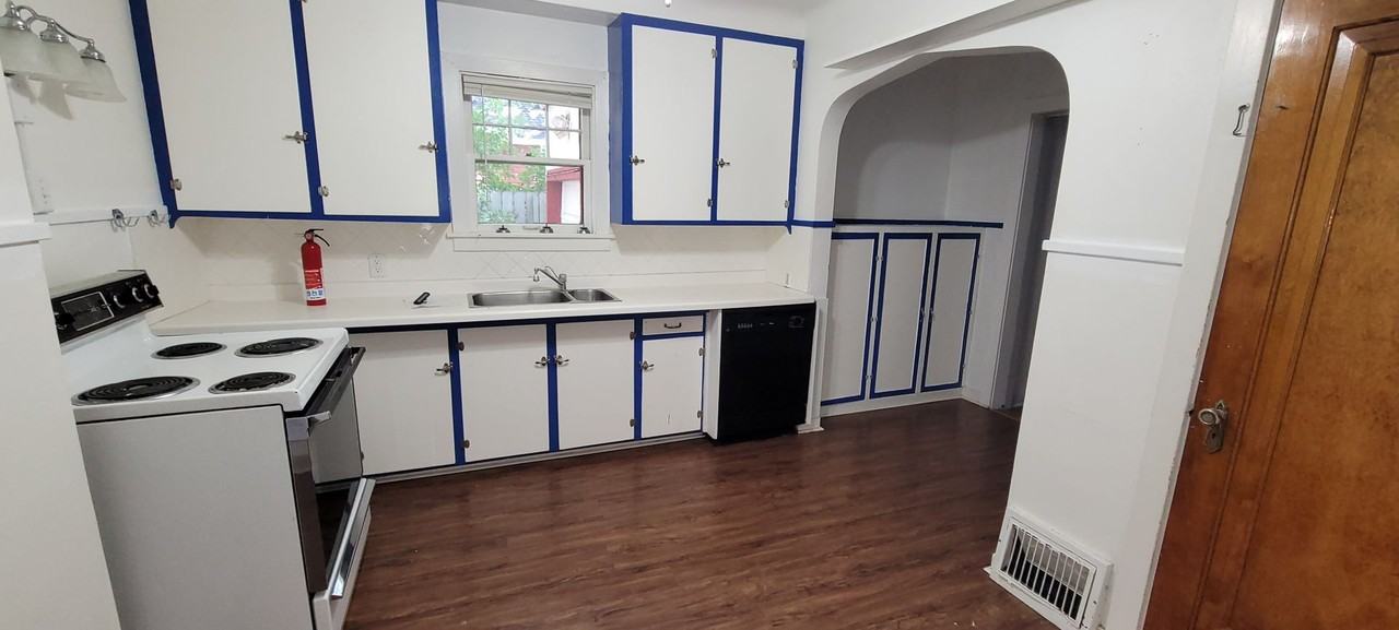 1014 Birchmont Dr Ne - Photo 3 of 11