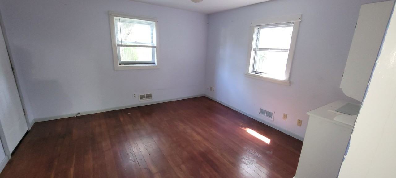 1014 Birchmont Dr Ne - Photo 5 of 11