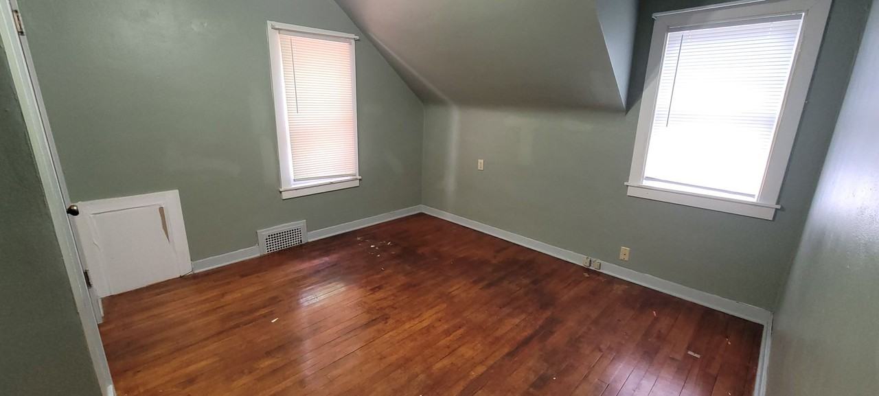 1014 Birchmont Dr Ne - Photo 6 of 11