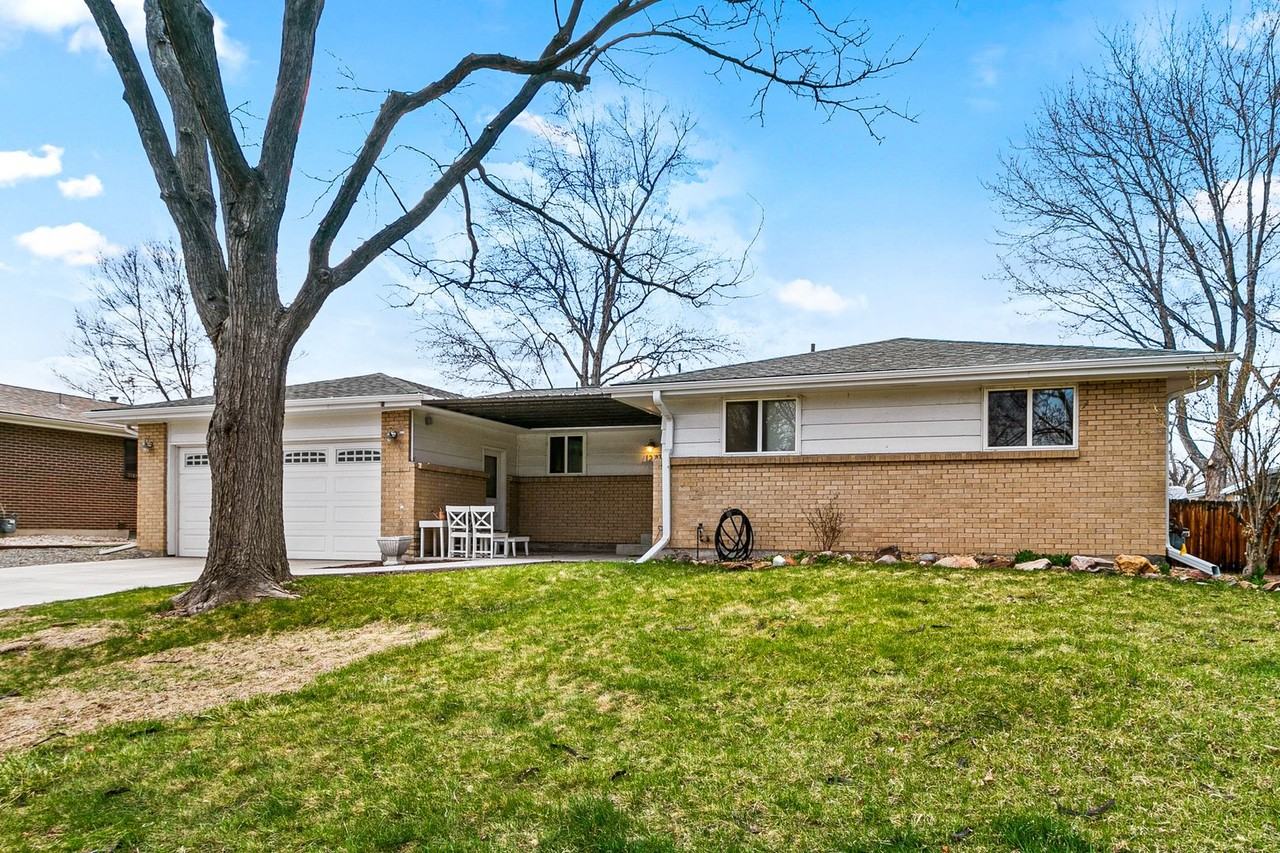 1277 S Independence St - Photo 4 of 26