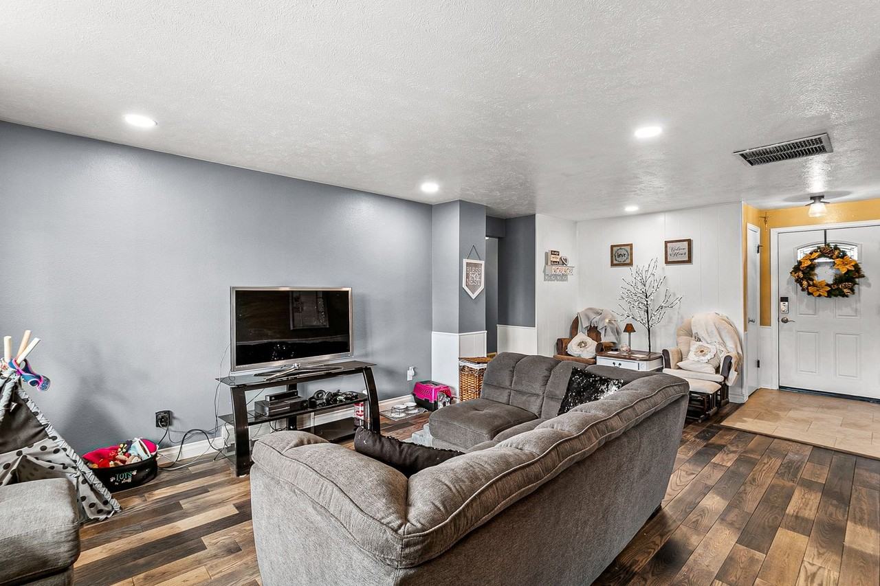 1277 S Independence St - Photo 6 of 26