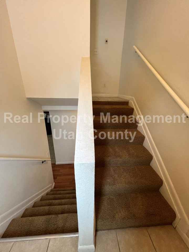 1009 W 675 N - Photo 2 of 24