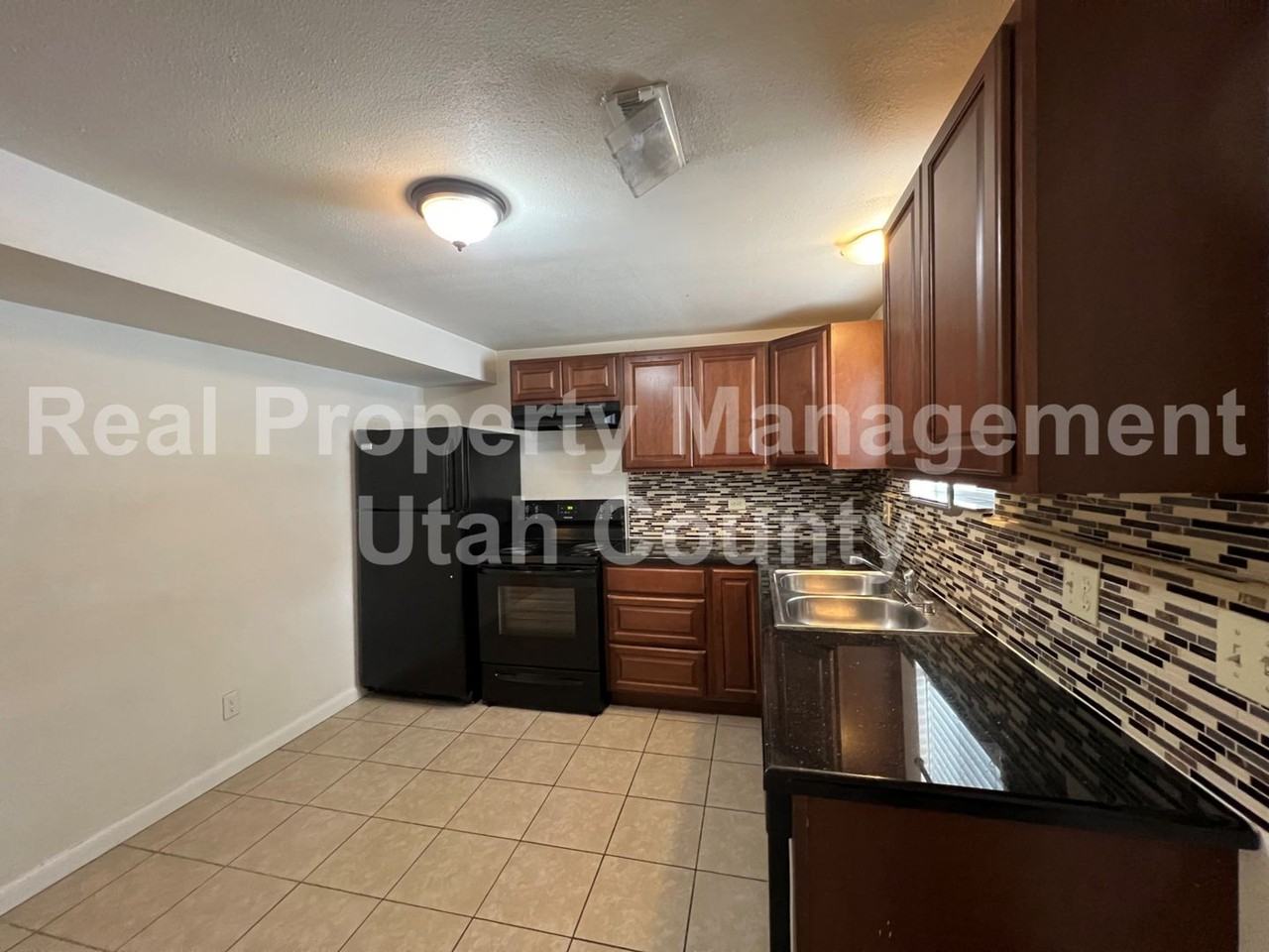 1009 W 675 N - Photo 4 of 24