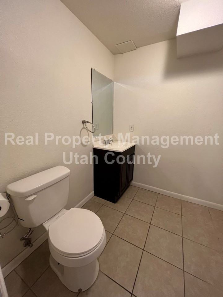 1009 W 675 N - Photo 7 of 24