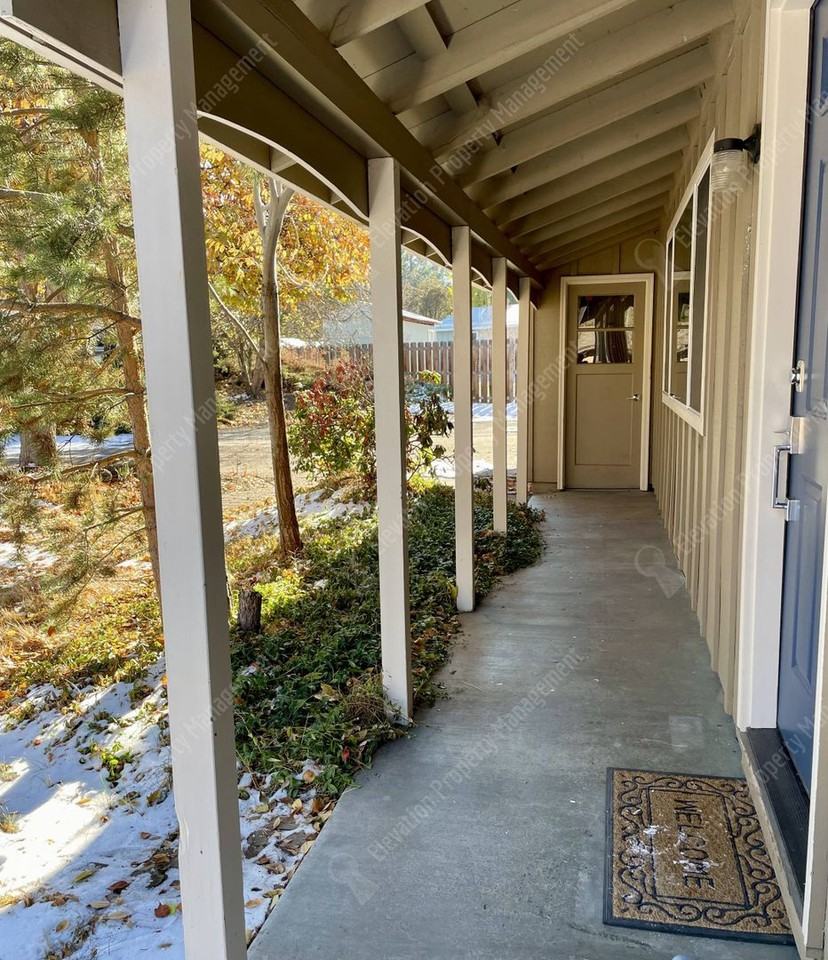 1625 Ne Pheasant Cir - Photo 2 of 19