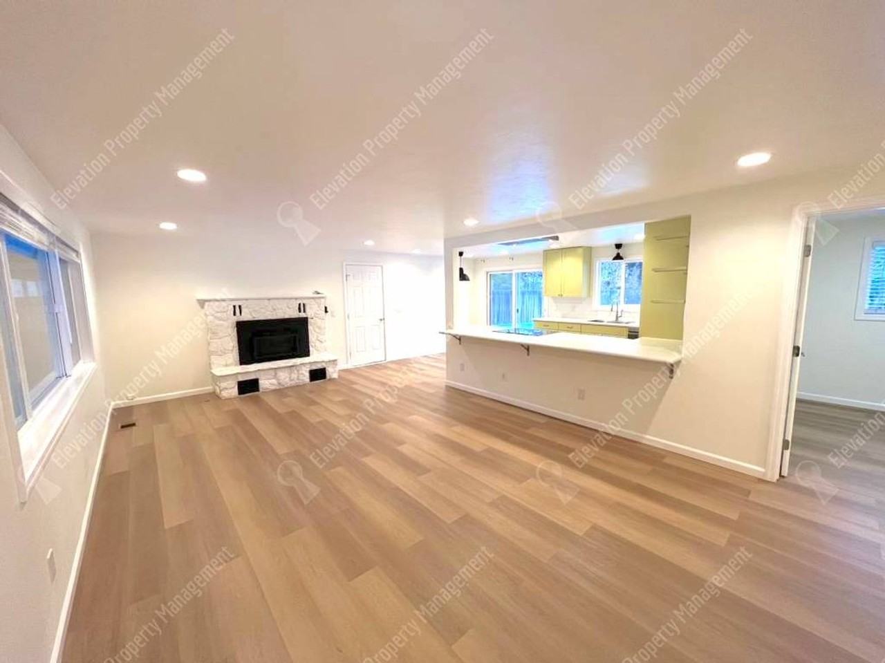 1625 Ne Pheasant Cir - Photo 3 of 19