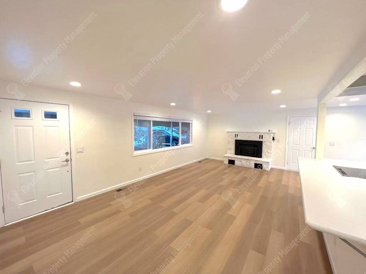 1625 Ne Pheasant Cir - Photo 4 of 19