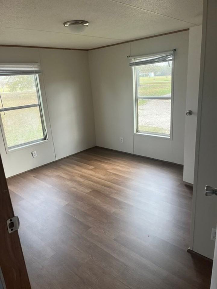 276 Euclid Rd - Photo 4 of 8