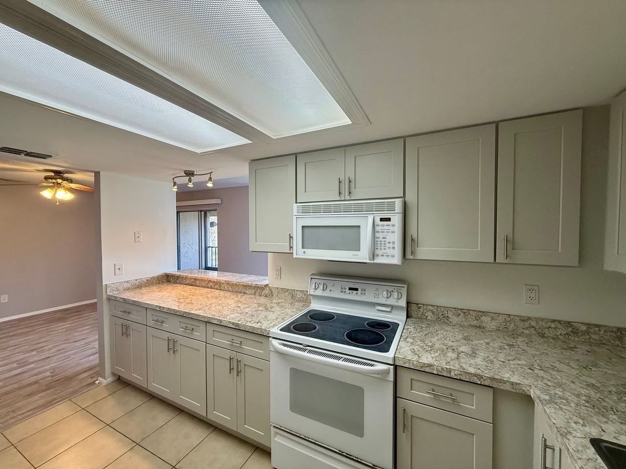 417 Banana Cay Dr #H - Photo 5 of 13