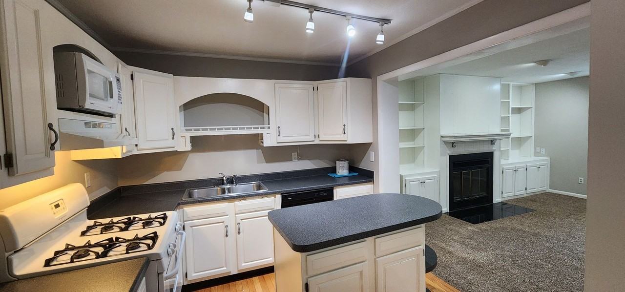 601 Virginia Ave - Photo 2 of 44