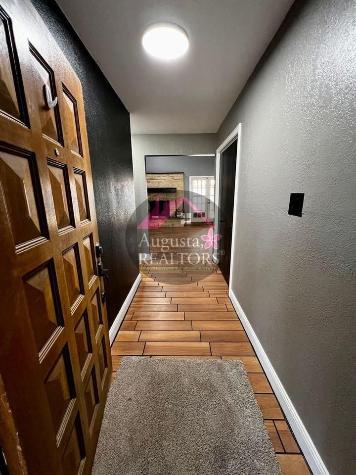 4649 Oak Knoll St - Photo 2 of 25