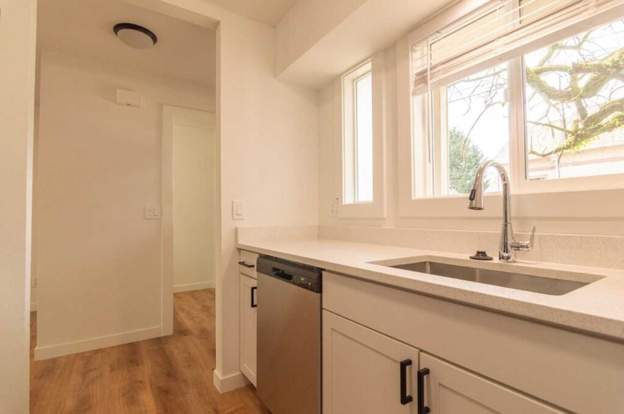 506 Se 46th Ave - Photo 5 of 29