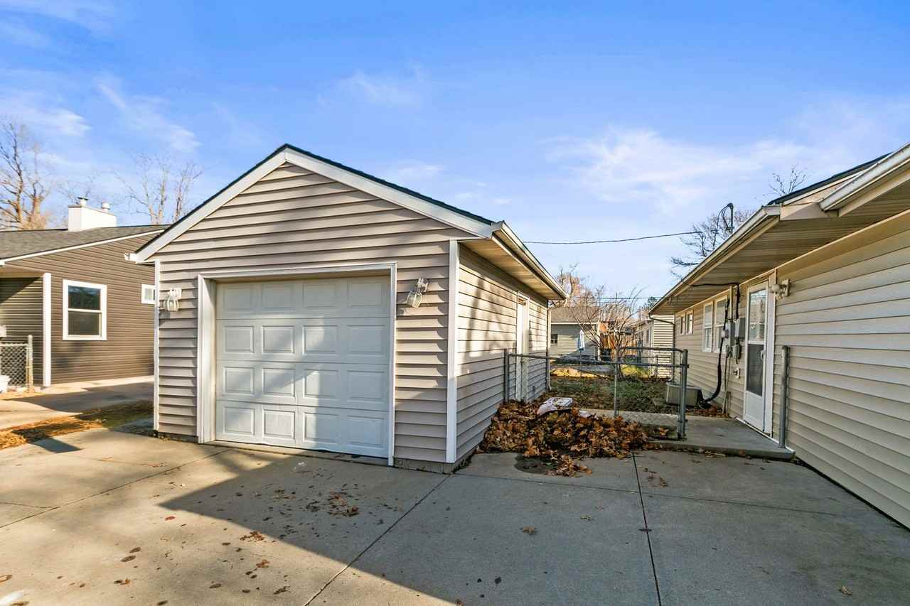 3920 Vinton St - Photo 6 of 25