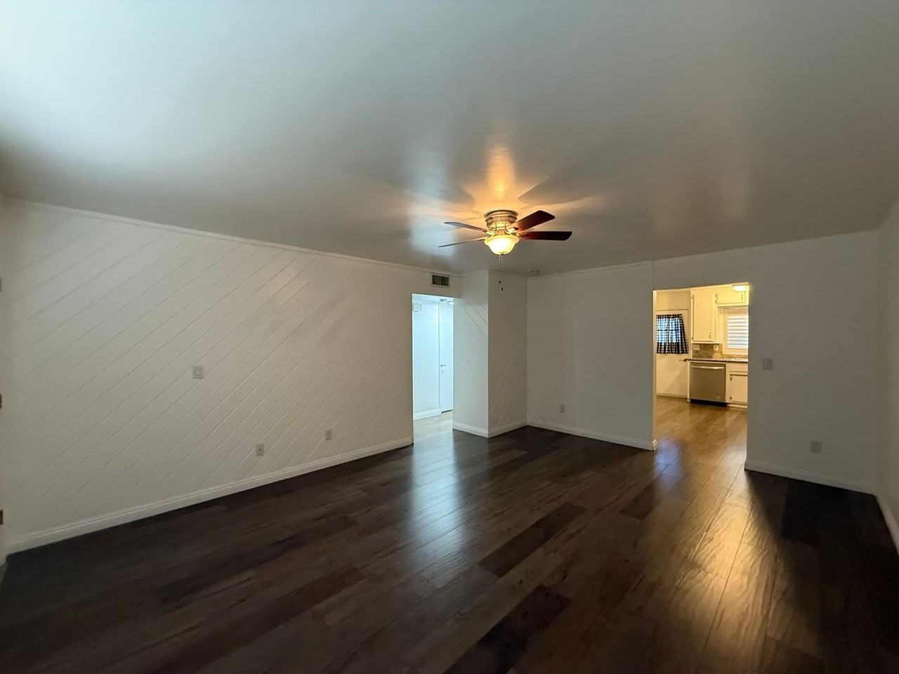 543 Front St - Photo 4 of 17