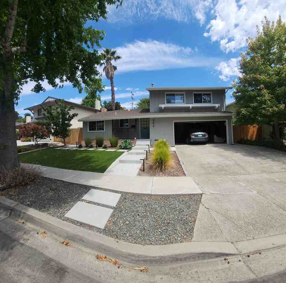 599 Stanford Dr - Photo 3 of 44