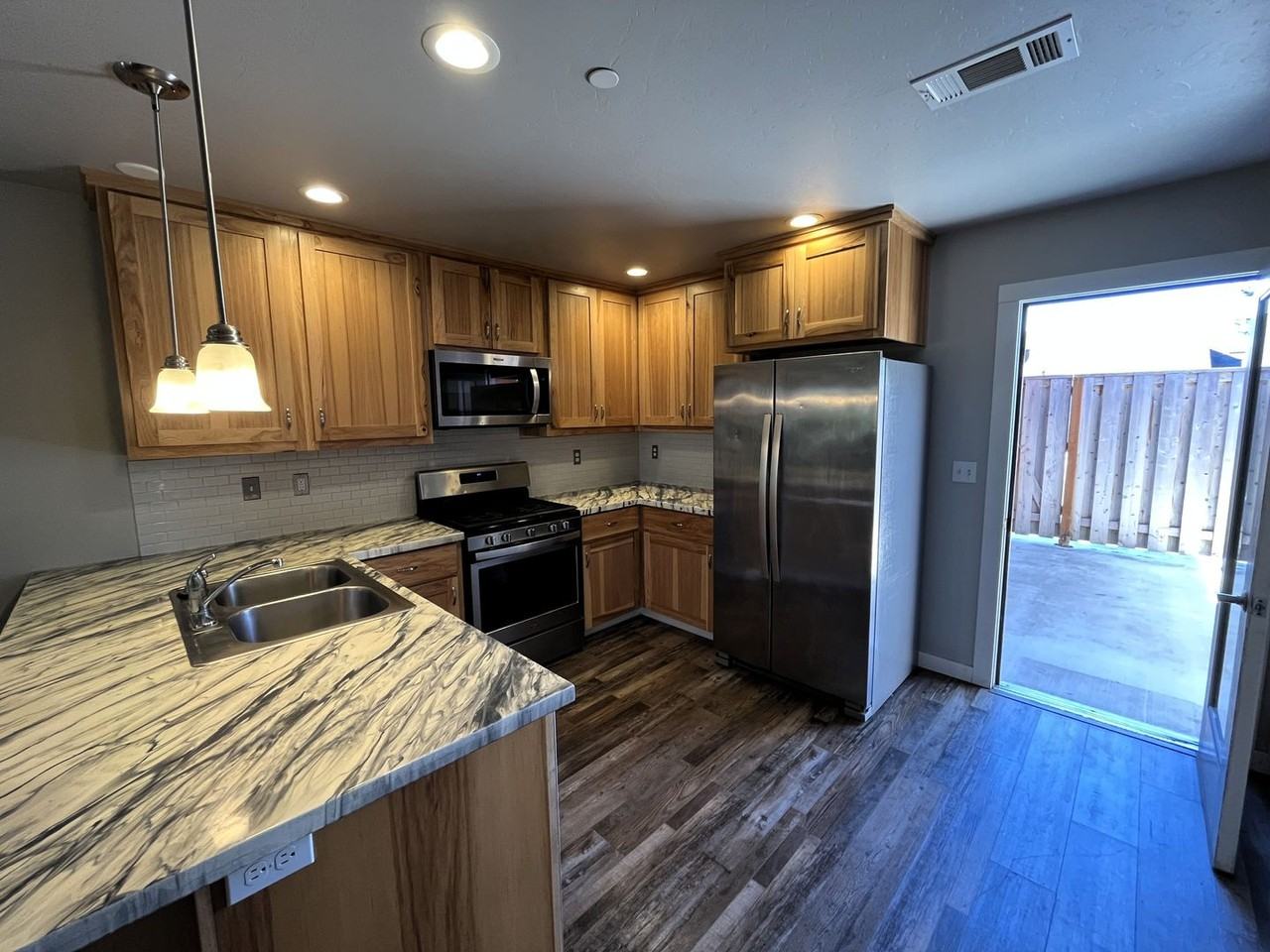 1492 Rohnerville Rd - Photo 5 of 19