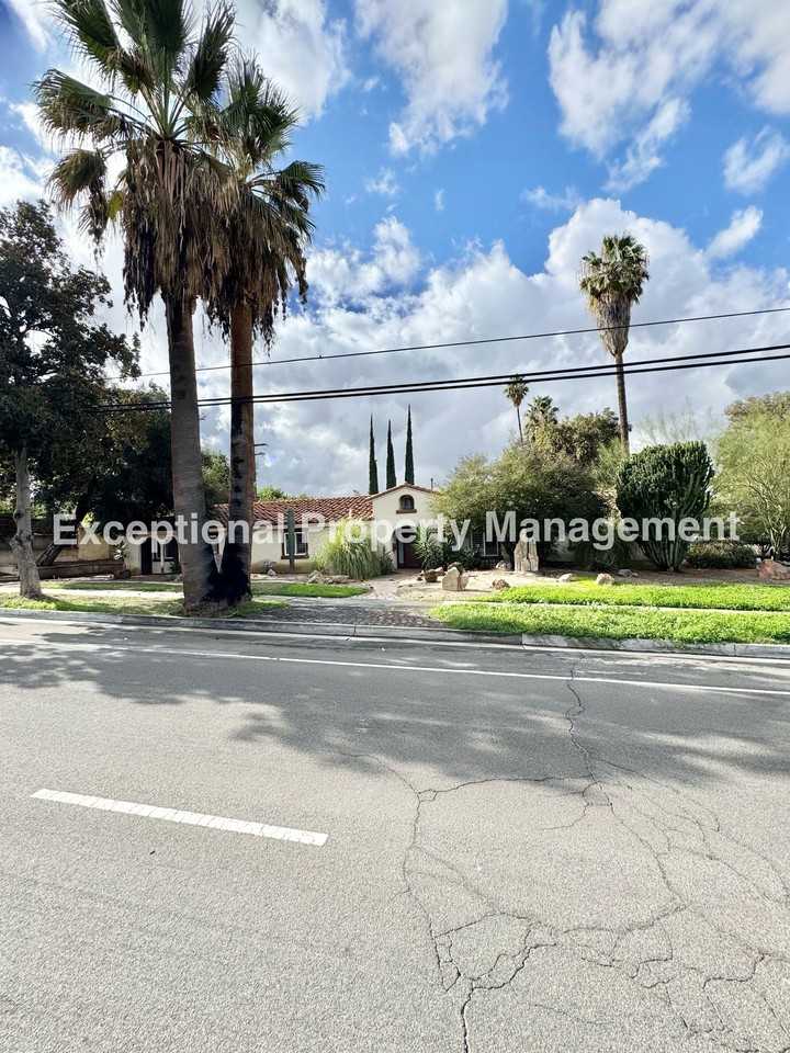 340 S. San Mateo St. - Photo 2 of 28