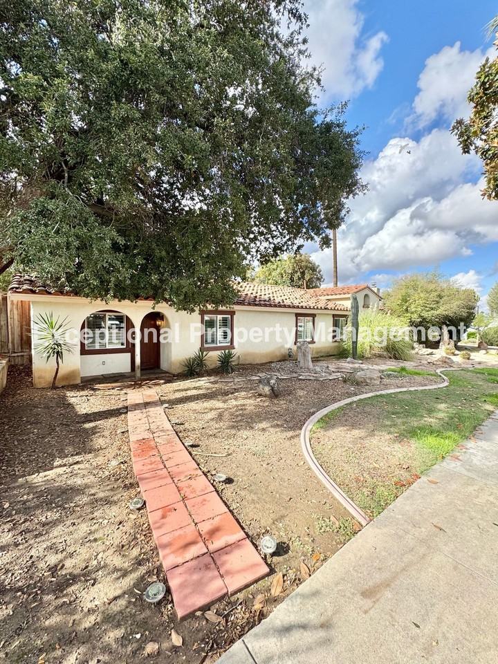 340 S. San Mateo St. - Photo 3 of 28