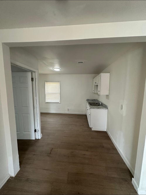 11017 Bennington Ave - Photo 4 of 15