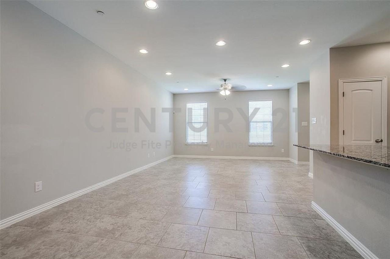 1946 Timber Oaks Dr - Photo 2 of 14