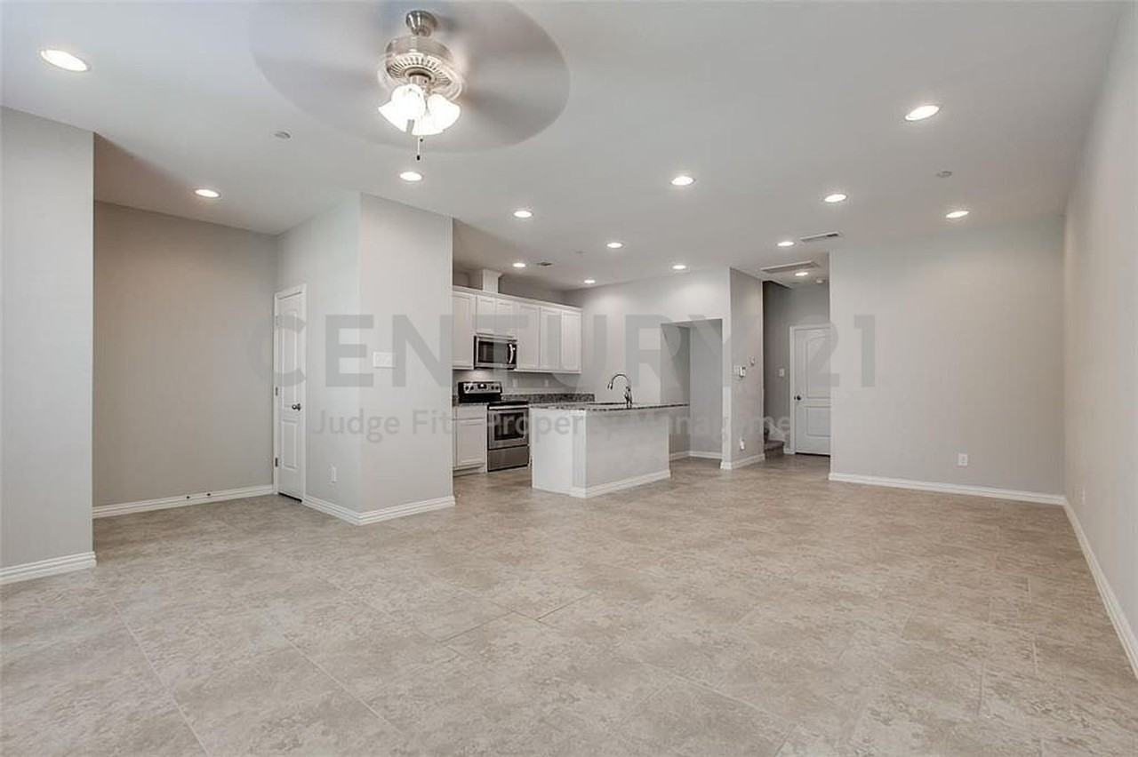 1946 Timber Oaks Dr - Photo 3 of 14