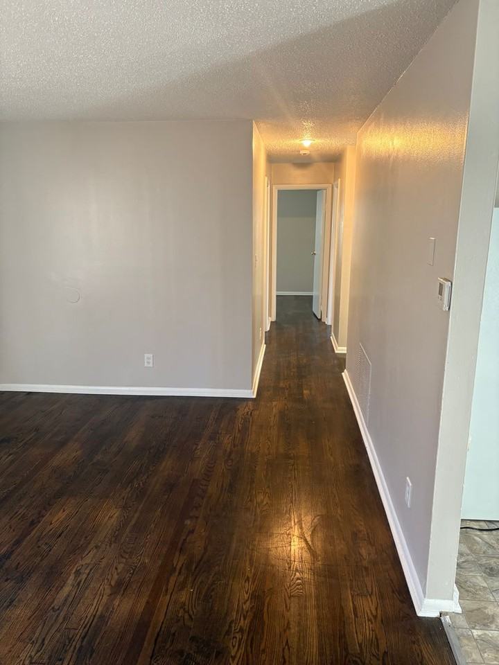 8405 E 111th St - Photo 3 of 9