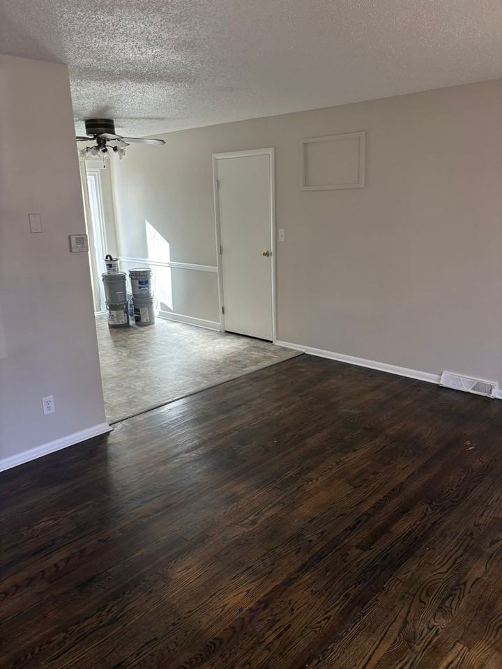 8405 E 111th St - Photo 4 of 9