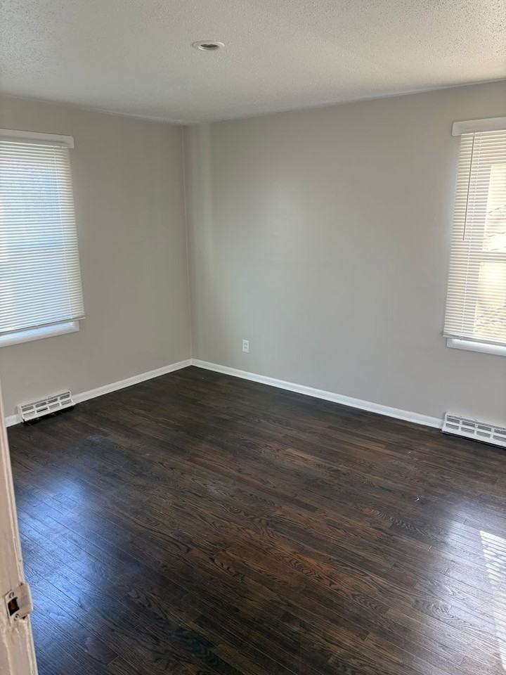 8405 E 111th St - Photo 7 of 9