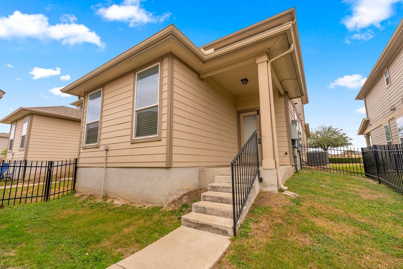 507 N Heatherwilde Blvd - Photo 2 of 20