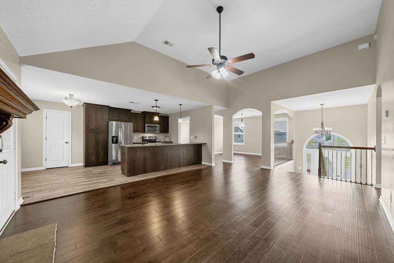 1227 Brigade Dr - Photo 6 of 38