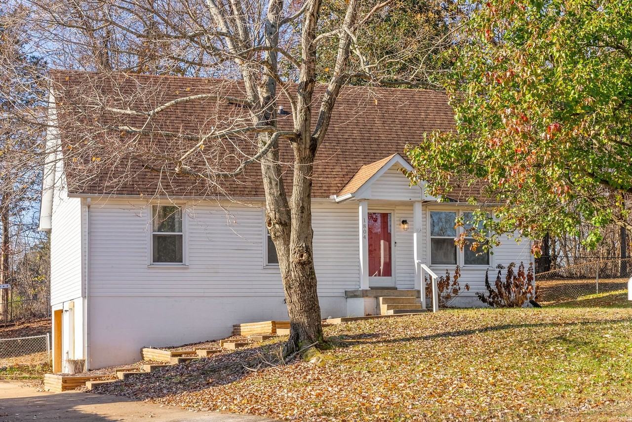 1804 Palamino Dr - Photo 3 of 35