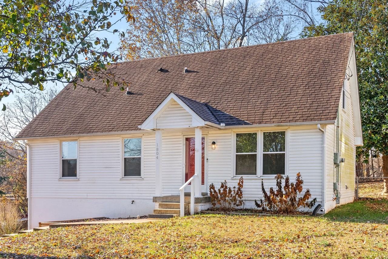 1804 Palamino Dr - Photo 4 of 35