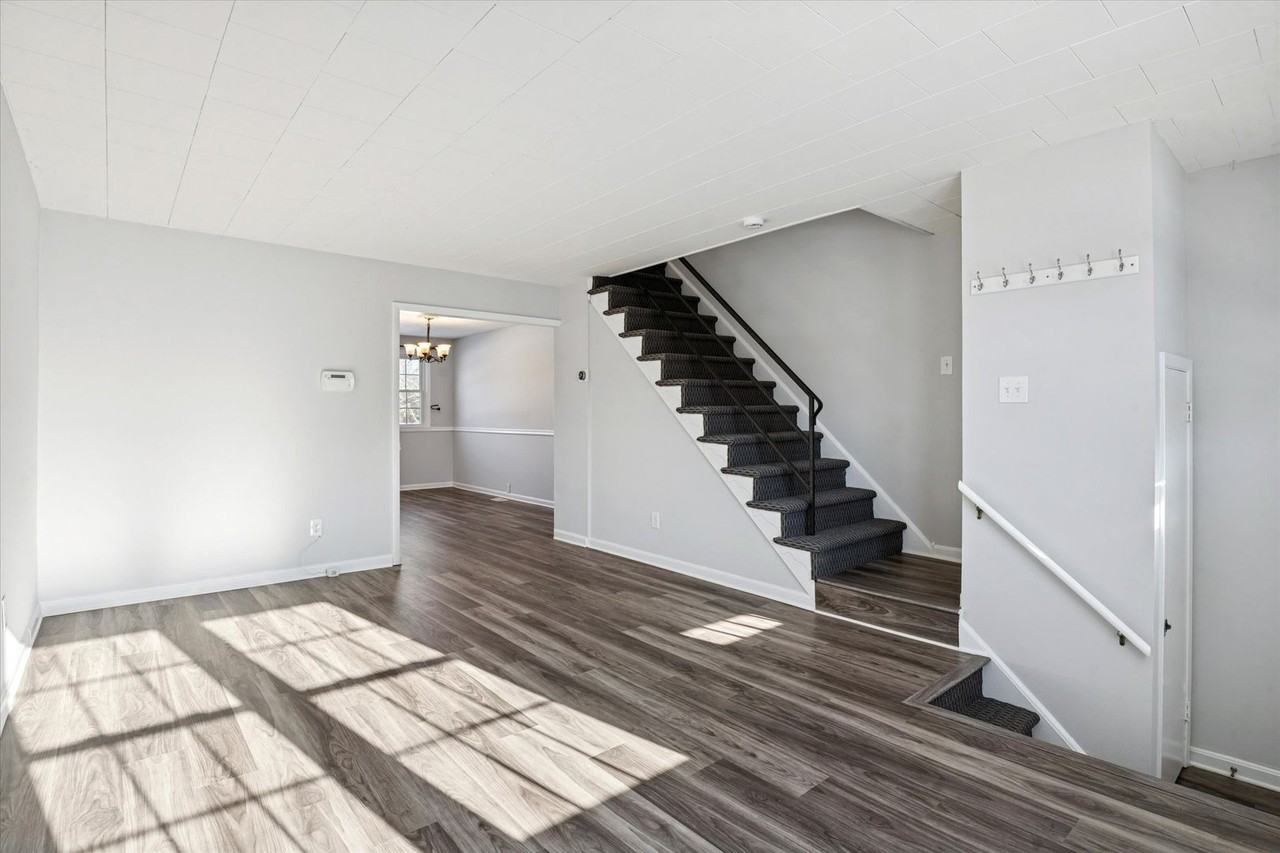 355 Mary St - Photo 2 of 20