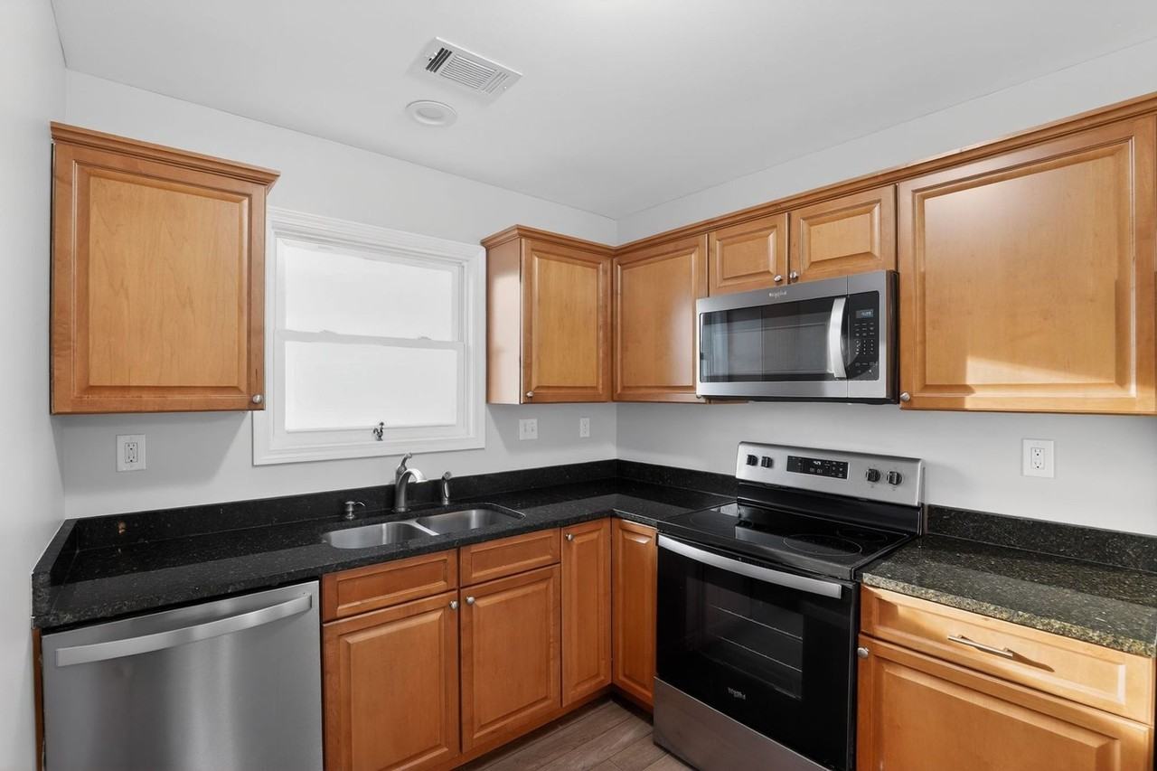 143 Vernon Lewis Trl - Photo 2 of 31