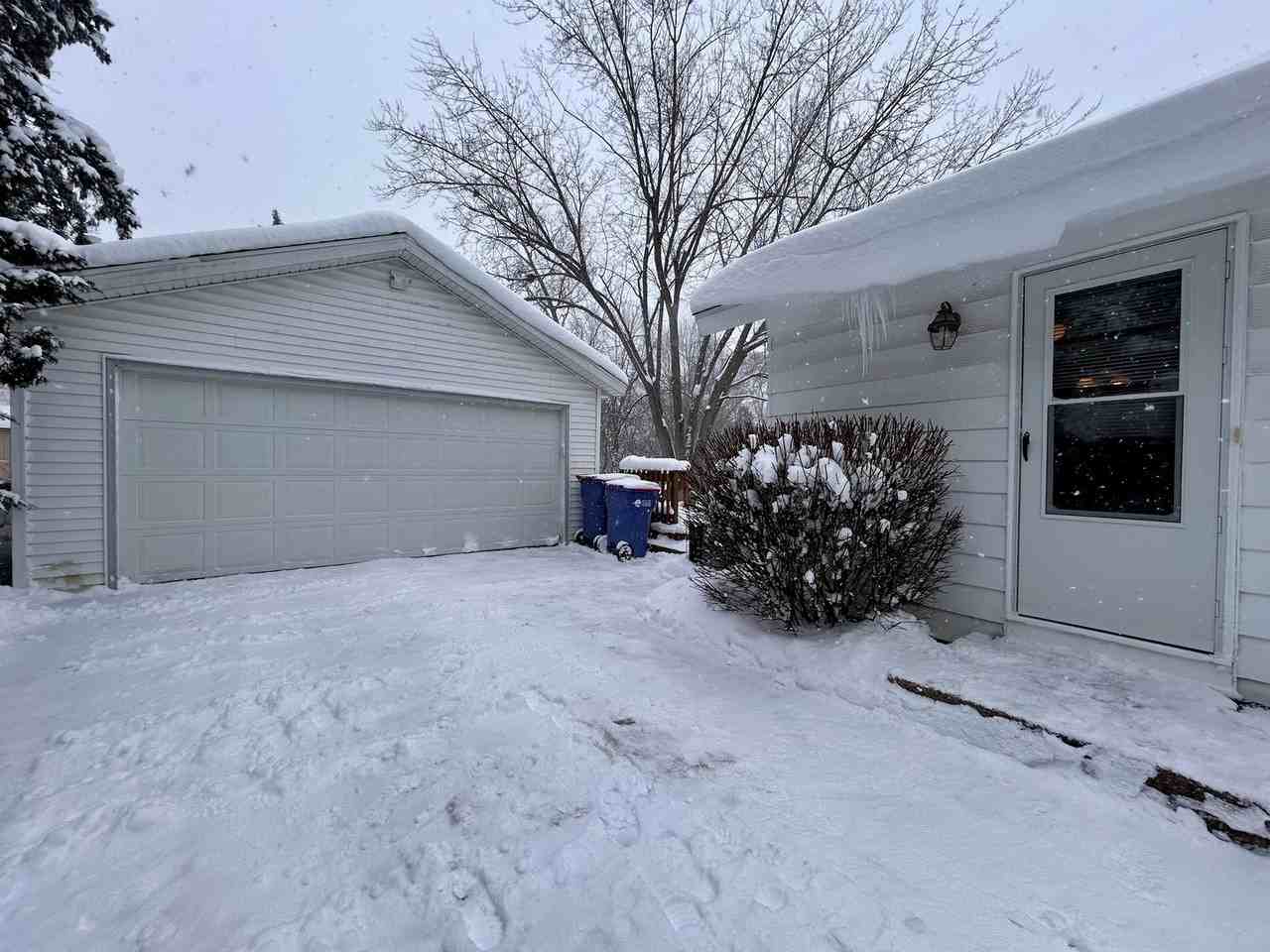 2728 Vassar St Se - Photo 3 of 37