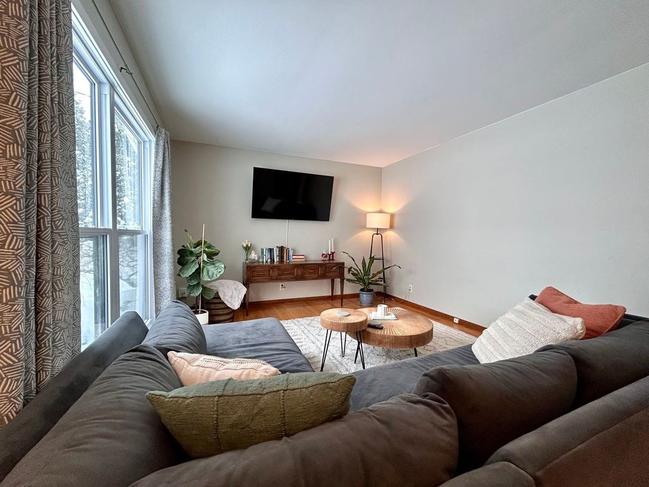 2728 Vassar St Se - Photo 5 of 37