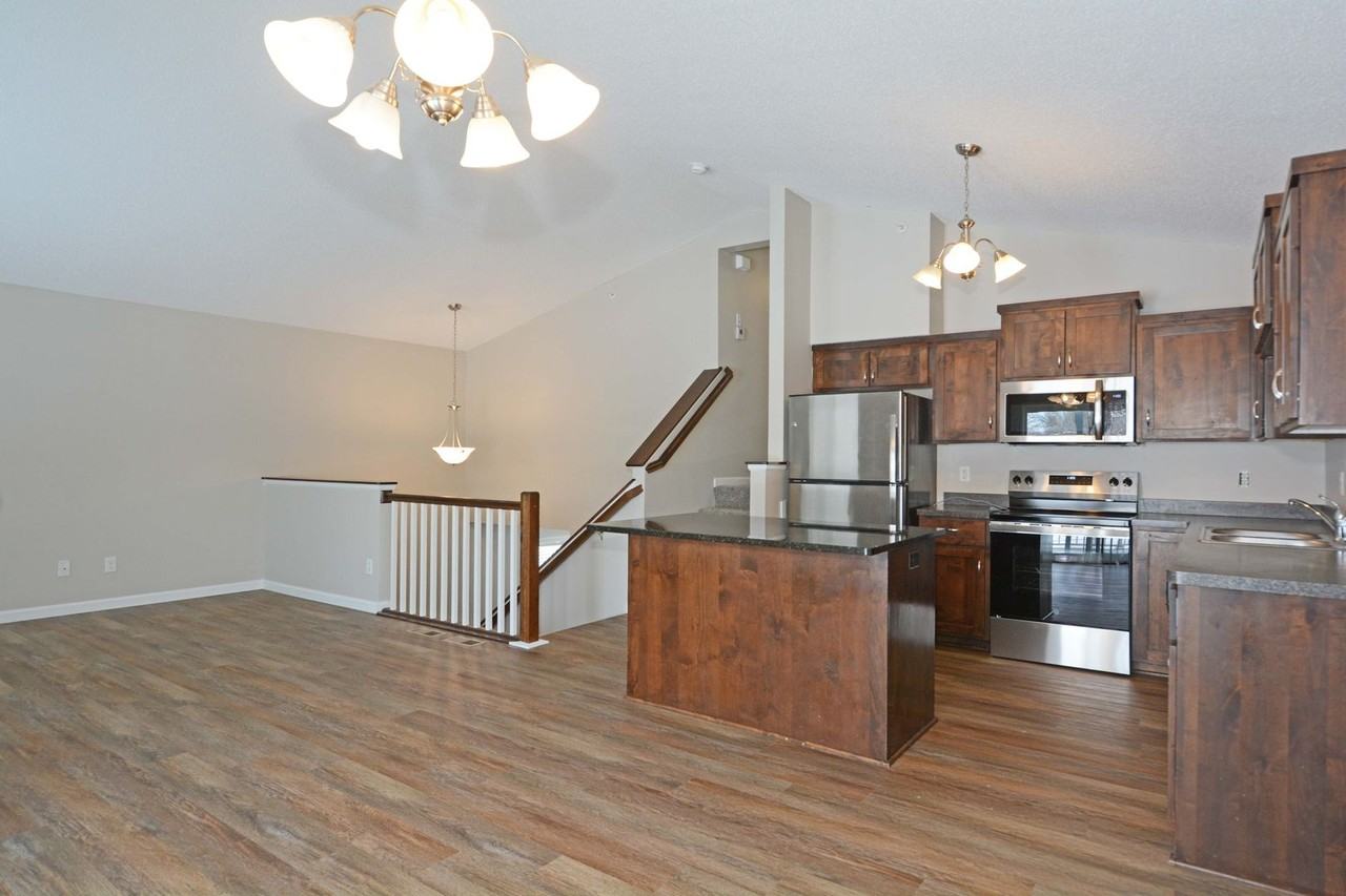 8577 Gateway Cir - Photo 4 of 18