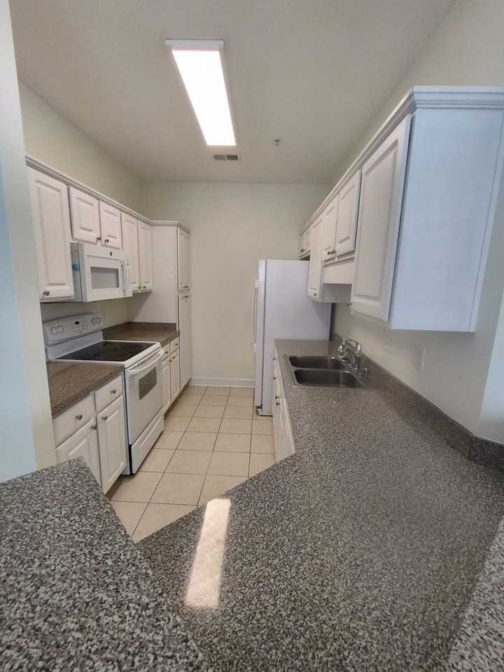 114 Fountain Pointe Ln - Photo 4 of 31