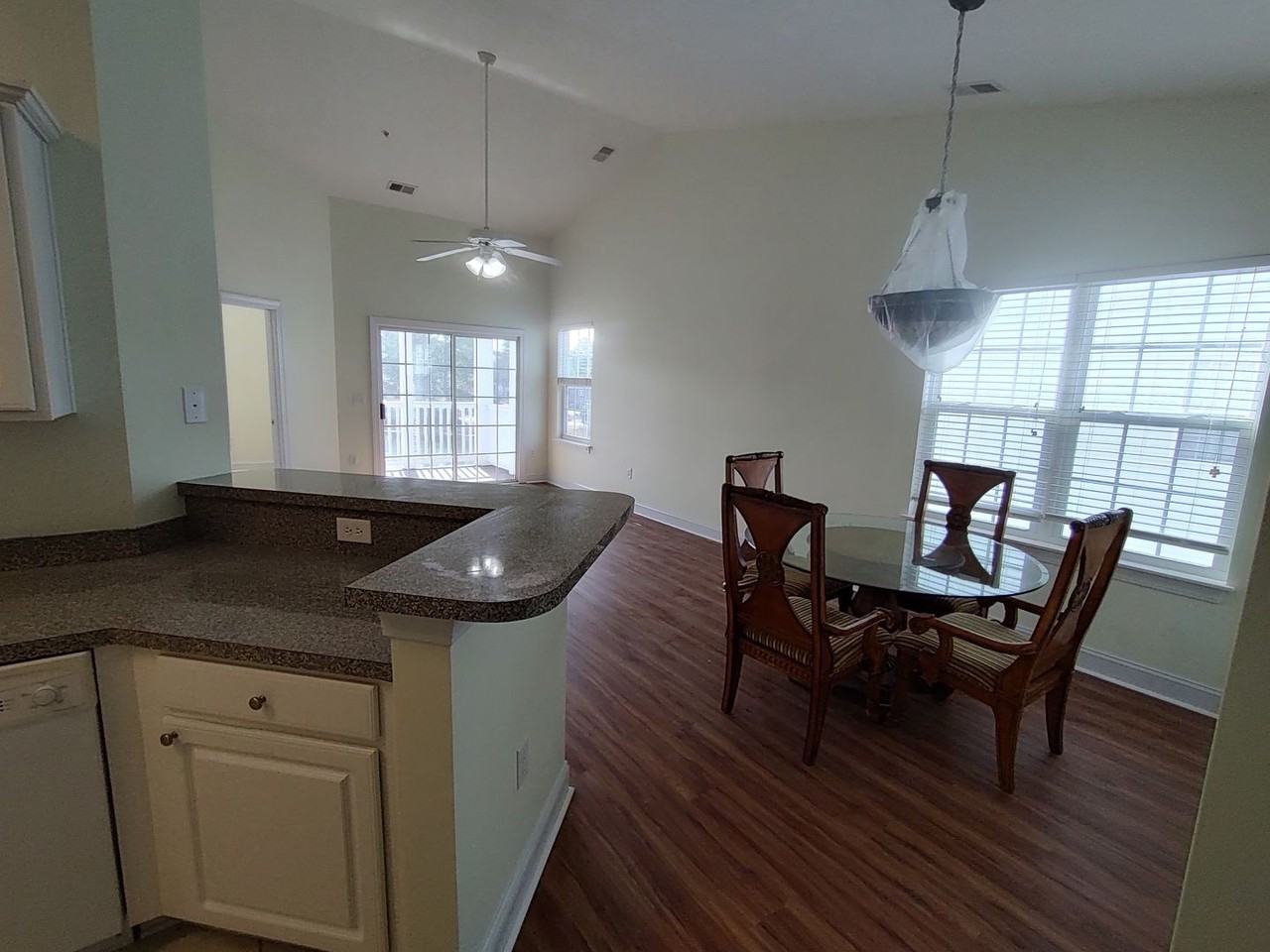 114 Fountain Pointe Ln - Photo 6 of 31