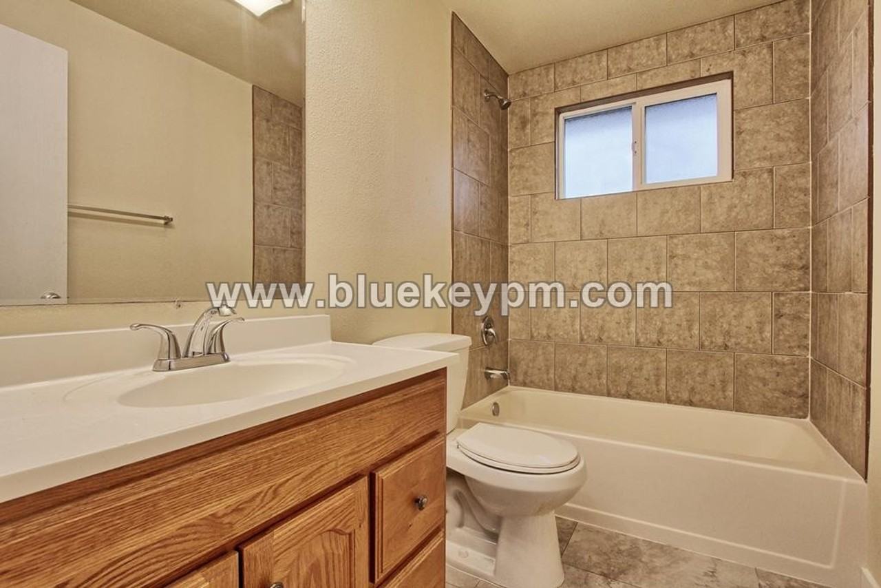 3805 Lincoln Ave - Photo 7 of 12